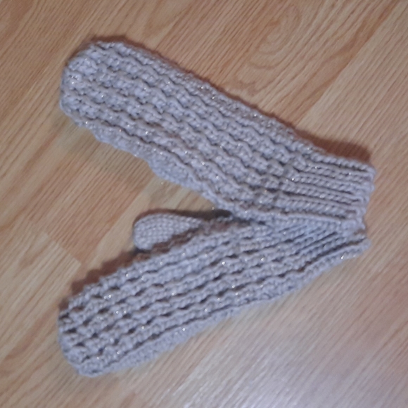 Mittens - Picture 1 of 7